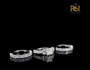 Ensemble de mariage de luxe 3 pièces en or massif avec diamants de laboratoire taille princesse et pierres latérales taille émeraude, Trio de bagues de mariage, Bijoux fins - Product Image 2