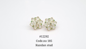 Pendientes de tuerca Kundan de moissanita 12292, pendientes florales de latón chapados en oro para mujer, para bodas y fiestas. - Product Image 2