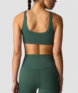 ชุดโยคะสีเขียวสำหรับผู้หญิง กางเกงเลกกิ้งเอวสูง เสื้อชั้นในแบบ Racerback ไร้ตะเข็บ ยืดได้สี่ทิศทาง ชุดออกกำลังกายแบบเต็มตัว - Product Image 3