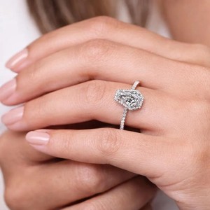 Bague de fiançailles demi-éternité en or massif 10K 14K 18K avec halo de diamants de laboratoire taille cercueil et taille rond, certifiée IGI, couleur DEF, clarté VS VVS - Product Image 6