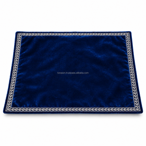 Funda para pan de Challah de primera calidad con costuras finas y un acabado atractivo, diseñada para añadir un toque elegante a la decoración de una mesa especial. - Product Image 3