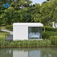 Unité d'hébergement modulaire à une chambre, structure en acier, revêtement en aluminium, clé en main, aménagée, pour projet de station touristique