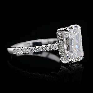 Bague Radiant Allongée en Argent 925 Certifiée IGI avec Diamant de Laboratoire VVS OEM, Micro-Pavé Halo Empilable, Tendance pour Mariages et Commerçants - Product Image 1