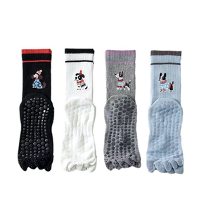 Calcetines personalizados de 5 dedos con agarre, diseño de perro, antideslizantes, para Pilates, Yoga, Barre, fabricante de calcetines para estudio. - Product Image 2