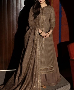 Ensemble Anarkali brodé marron pour femme avec dupatta, longueur ras du sol, style ethnique indien pakistanais, idéal pour les fêtes - Product Image 1