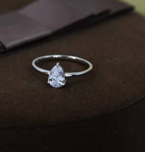 Anillo de Compromiso Clásico de 1 Quilate con Corte de Pera en Plata de Ley, Anillo con Circonita Cúbica en Forma de Gota - Product Image 4