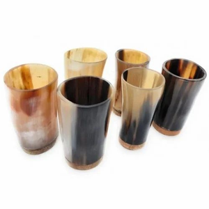 Vaso de Chupito Hecho a Mano de Cuerno de Búfalo Vikingo Pulido y Ecológico, Grabado Personalizado, Copas Naturales de Cuerno para Beber en Navidad - Product Image 1