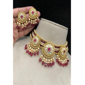 Collier ras-de-cou élégant en laiton de qualité supérieure, finition antique polie, orné de pierres Jadau Kundan, idéal pour les mariages – Collection - Product Image 1