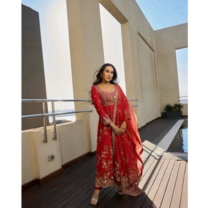 Elegante Traje Étnico Salwar con Dupatta para Mujer, Hecho con Tela de Alta Calidad, Cómodo y Estiloso para Toda Ocasión - Product Image 1