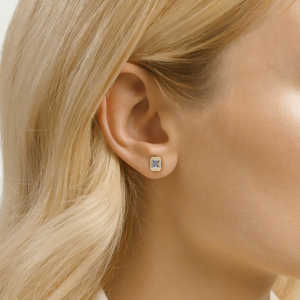 Boucles d'oreilles clous en moissanite taille radiant, argent sterling 925 plaqué rhodium, sertissage classique à griffes, fermeture sécurisée à bouton-poussoir, paire, pour soirée - Product Image 2