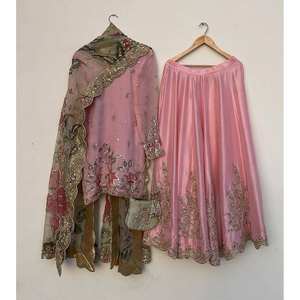 Ensemble de costume de soirée pour femmes de créateur avec broderie de sequins - Product Image 1