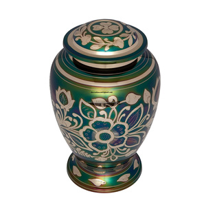 Urnes funéraires en laiton de style américain personnalisées en gros pour cendres humaines - Souvenir durable avec motifs personnalisables - Product Image 2