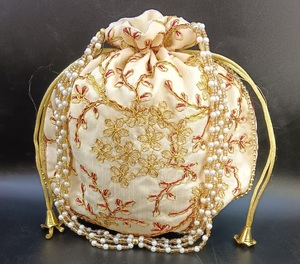 Mini sac Potli de créateur pour femme, broderie de perles multicolores, fermeture à cordon de haute qualité, idéal pour mariage, fête, cadeau, ou pour la garde-robe - Product Image 1