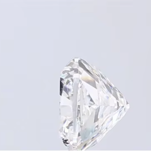Diamant blanc lâche de 2 carats, couleur E, pureté VVS2, taille coussin, offrant une symétrie de qualité supérieure et un éclat glacé exceptionnel. - Product Image 3