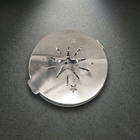 Brûleur à Bakhoor en bois avec couvercle plat en métal argenté et découpe étoiles célestes – Design élégant pour parfumer la maison