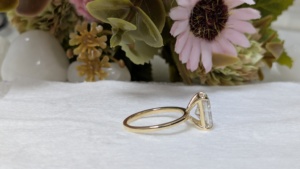 Anillo de Compromiso Solitario con Moissanita de Corte Radiante de 2.10 Ct, Oro Amarillo Sólido de 14K, Joyas Lurba, Lujo para Fiestas - Product Image 6