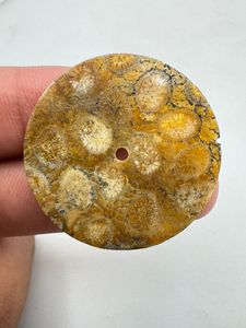 K Gems Cadran en Corail Naturel à Motif Unique et Inclusions, 31,50 mm, Plat, Épaisseur 0,90 mm, Pierre Libre pour la Fabrication de Montres, Classique et Élégant - Product Image 2