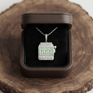 Collier pendentif Hip Hop Iced Out Bling 777 Jackpot en forme de machine à sous - Product Image 2