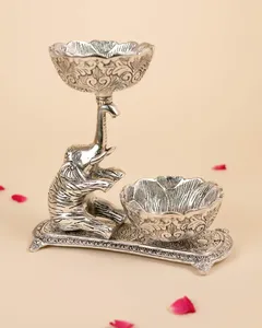 Bandeja Decorativa de Elefante Hecha a Mano en Plata Alemana con Tronco Elevado, Decoración Moderna, Lujosa y Elegante, Elefante Tallado en Metal - Product Image 4