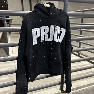 Design éblouissant pour un look audacieux, sweat à capuche en coton mélangé, mode urbaine glamour, sweat à capuche orné de strass, détendez-vous et brillez avec ce sweat à capuche orné de strass - Product Image 3