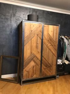 Mueble de Almacenamiento Decorativo Redondo Art Deco de Lujo, Hecho a Mano, con 2 Puertas y 2 Cajones, Diseño Tallado en Resina Sólida para Sala de Estar - Product Image 2