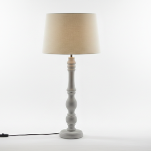 Lampe de table sculptée grise haute avec base colonne tournée élégante et abat-jour en tissu beige doux pour salon, chambre et hôtel - Product Image 1