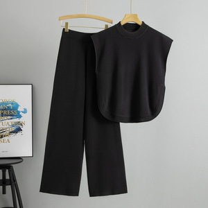 Conjunto Deportivo Casual de Dos Piezas para Mujer, 100% Algodón Canvas, Sujetador Deportivo y Pantalones Cortos con Logotipo Personalizado, Transpirable, de Secado Rápido y Ecológico - Product Image 1