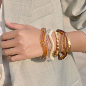 Bracelet tendance en résine acrylique rose rouge et jaune, anneaux carrés, boucles irrégulières empilées pour femmes - Product Image 4
