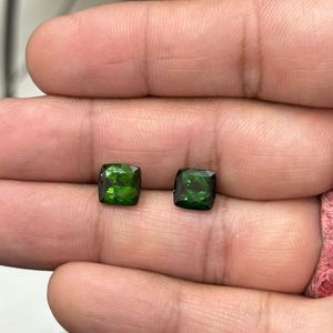 Paire de pierres précieuses de tourmaline verte naturelle taille coussin 5,30 carats AAAA, claires à la loupe, provenance Madagascar, bijoux fins, vente en gros de pierres précieuses - Product Image 4