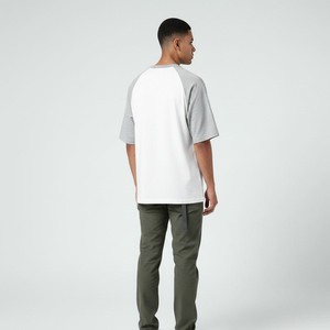 T-shirt homme oversize à manches raglan, blanc et gris contrastant, en jersey de coton, col rond, design color block, séchage rapide, OEM - Product Image 2