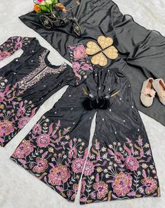 Salwar Kameez Tradicional de Seda Negra para Niñas de NiMa Creations, con Bordado Rosa, Largo hasta la Rodilla, de Secado Rápido, para Bodas, India, Pakistán - Product Image 4