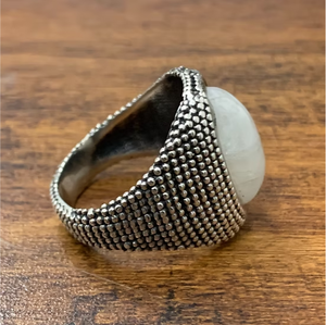 Bague Chevalière Classique en Argent Sterling avec Cadre Perlé Large et Pierre de Lune Arc-en-ciel Cabochon Lisse, Bijoux en Gros - Product Image 2