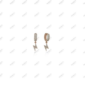 Boucles d'oreilles Thunder Light Rose Gold entièrement serties de diamants en moissanite sur argent 925 pour tous les âges - Product Image 2
