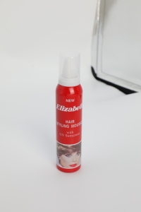 Spray capillaire léger Elizabeth pré-bouffant 180 ml, mousse dense non collante, effet fort conditionnant, tenue moyenne, brillance UV - Product Image 2