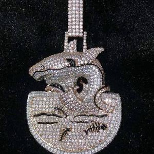 จี้รูปฉลามขนาดใหญ่ประดับเพชรโมอิสซาไนต์ VVS ชุบทองคำสีกุหลาบบนเงินแท้ 925 สไตล์ฮิปฮอปสำหรับผู้ชาย - Product Image 2