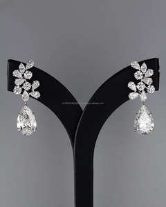 Pendientes de compromiso con diamantes cultivados en laboratorio, chapado en oro de 18 quilates y rodio, suministro de joyería al por mayor con certificado IGI - Product Image 4