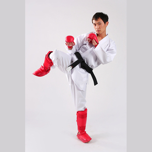 Kimono de karaté blanc pour homme, 100 % coton, respirant et léger, avec ceinture noire, gants rouges et protège-tibias - Product Image 4