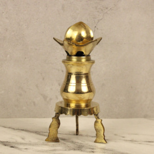 Juego de Subham de Latón con Soporte de Tres Patas para Decoración Auspiciosa del Templo del Hogar y Rituales Diarios de Pooja - Product Image 3