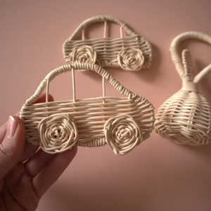 Decoración de Pared de Mimbre Estilo Boho para Habitación Infantil, Juego de Adornos Tejidos a Mano con Figuras de Coche y Conejo para Decoración de Pared de Guardería - Product Image 1