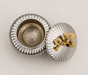 Stainless Steel Handmade Eco-Friendly Lightweight Carved Serving Bowl with Lid Decorative Dry Fruit Candy & Snack Party Use - Product Image 3