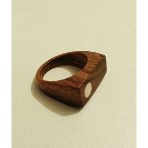 Anillo de Dedo Artesanal de Madera y Resina, Pieza Artística para la Colección de Alfombras y Tapetes - Product Image 2