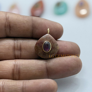 Colgante de Piedra Preciosa Ojo de Tigre en Forma de Pera Chapado en Oro de 18K con Doble Bisel Ovalado Pequeño y Dijes Hechos a Mano - Product Image 3