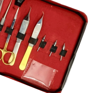 Juego de Instrumentos Profesionales de Alta Calidad Reutilizables para Trasplante Capilar de Metal Med Corporation - 0.8mm/0.9mm/1.0mm Alemán - Product Image 4