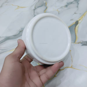Assiette en céramique blanche classique avec finition lisse, vaisselle en grès minimaliste pour soupe, riz, salade, dessert et usage quotidien - Product Image 3