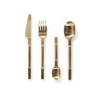 Ensemble de couverts élégants en acier inoxydable pour cuisine et salle à manger, avec surface polie de qualité supérieure pour une mise en place moderne de la table