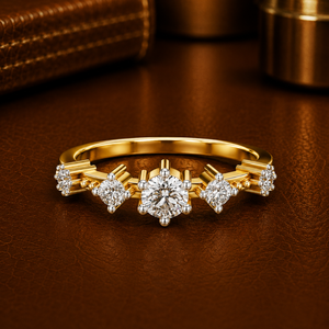 Bague de Mariage Classique à Cinq Pierres en Diamant de Laboratoire DEF VVS Taille Ronde Brillante Graduée, Or Jaune 14K, Fabricant de Bijoux Fins - Product Image 1