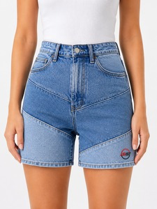 Shorts en jean pour femmes, tendance du moment, dernier design, tissu durable, coupe confortable, pour un usage décontracté estival. - Product Image 1