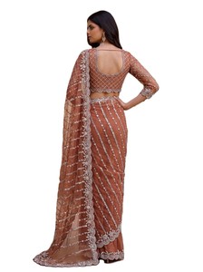 Sari de designer RN, magnifique sari en tulle marron avec broderies argentées et perles, longueur ras du sol, pour mariage et soirée, style Bollywood pour femme - Product Image 4