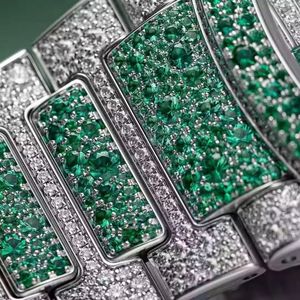 Reloj de pulsera de lujo para hombre con diamantes y esmeraldas incrustados, estilo chaqueta vintage de tweed dentro de un asiento de cuero verde de coche clásico. - Product Image 3