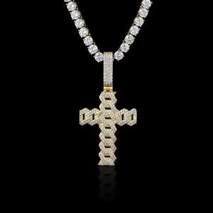 Colgante de cruz cubana estilo hip hop totalmente engastado, de plata de ley 925, moissanita de lujo, chapado en oro de 18K, engaste de garra, diamante Dvars - Product Image 1